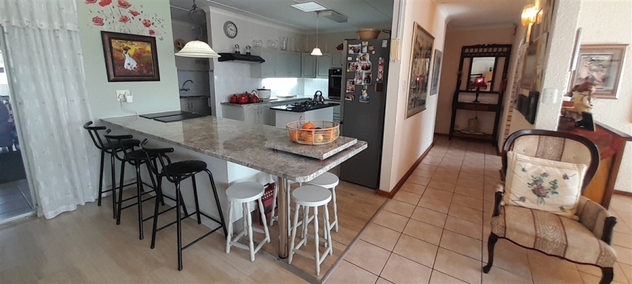 5 Bedroom Property for Sale in Wavecrest Eastern Cape